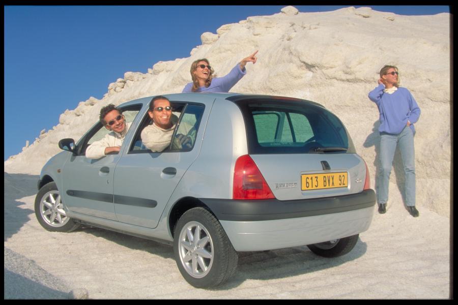  Renault Clio 1998 года  (фото 76 из 106)